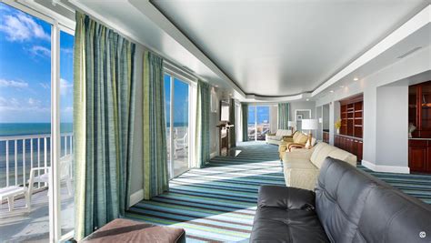 Three Bedroom Oceanfront Condo At Crown Reef Resort