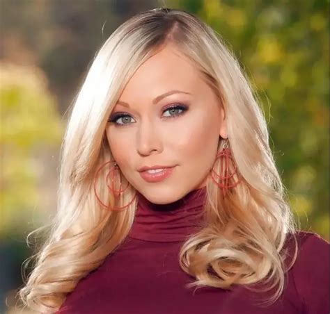 brea bennett wiki bio net worth personal life career height measurement photos and more