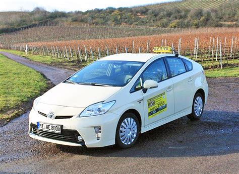 Der Toyota Prius Hybrid Für Komfortable Taxifahrten › White Eagle