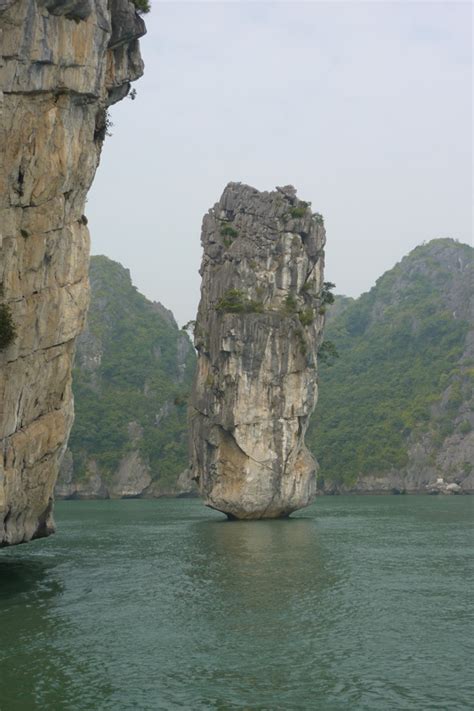 This page is shown for requests to domainnames that have not yet been configured by all the of webservers in the cluster. Mit dem Zug in die Halong Bucht in Vietnam | Zugreiseblog