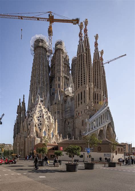 The sagrada familia enjoys a splendid location just a few blocks north of barcelona's buzzing avinguda diagonal. Five reasons the Sagrada Família is a must-see - Blog Sagrada Família