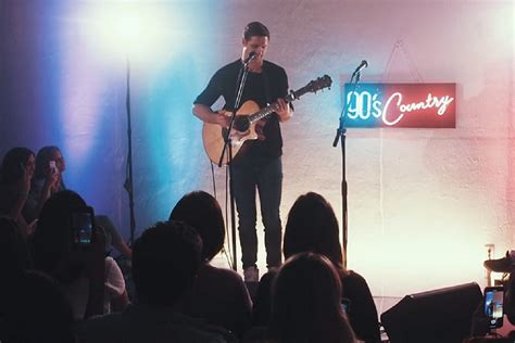 Watch Walker Hayes Go Acoustic For 90s Country Performance