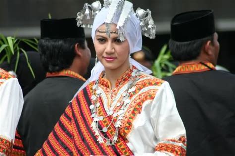 Agama dan kepercayaan di malaysia. Adat, Budaya Dan Budaya Politik Aceh | Nanggroe Aceh