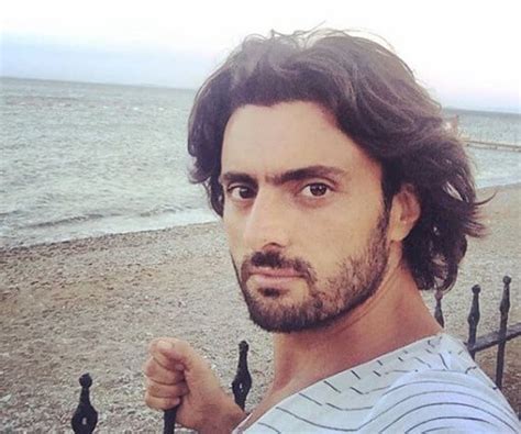 Taylan özgür ölmez & taner ölmez bu dağlar kömürdendir şarkı sözü, bu dаğlаr kömürdendir giden gün ömürdendir feleğin bir kuşu vаr pençesi demirdendir. Tuncelili Ünlüler