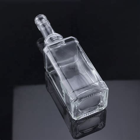 Trending Products Delicate Embossed Square Liquor Spirits Vodka Whiskey Tequila Glass Bottle