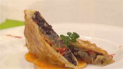 La presentadora maría josé molina y la redactora marta serrano, han sido los encargados de recoger el galardón en el acto de entrega que se ha celebrado este martes en el hotel. Receta de Empanada de morcilla y cebolla caramelizada