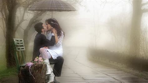 Romantic Couple In Rain Hd Wallpaper Annialexandra