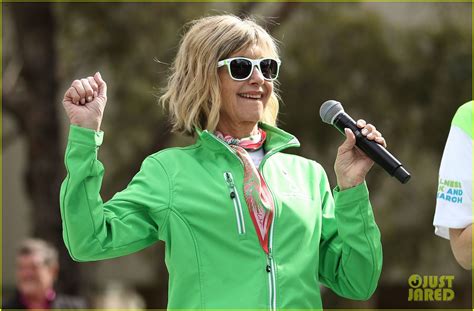 Olivia Newton John Hosts Wellness Walk Research Run In Australia Photo Photos