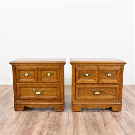 1stopbedrooms.com has been visited by 10k+ users in the past month This set of two "Thomasville" nightstands features great ...