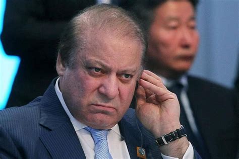 pakistan court disqualifies prime minister nawaz sharif forces him to resign the straits times