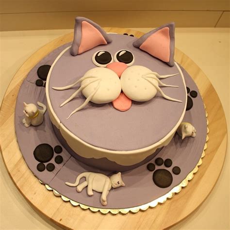 Cat design birthday cake : Cat Cake - Gifting Pleasure