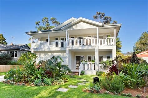 Beach Style Hamptons Style Double Storey House Tropical