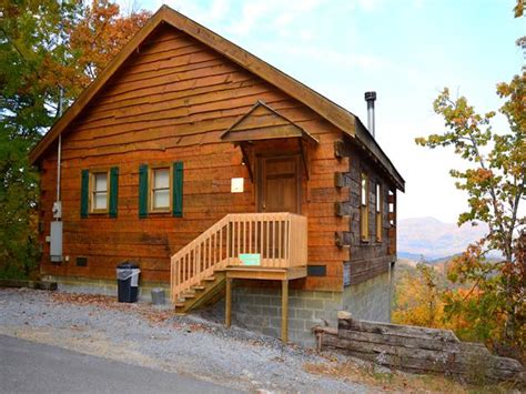 Acorn cabin rentals is the recognized leader in luxury rental cabins in gatlinburg, pigeon forge and the smoky mountains, offering the finest of furnishings for both romantic getaways and family fun. Honeymoon View #2 is located on Pine Mountain Pigeon Forge ...