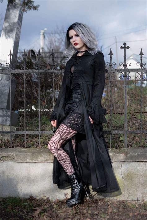 pin von ilion jones auf gothic punk vampire frau gothik gothic
