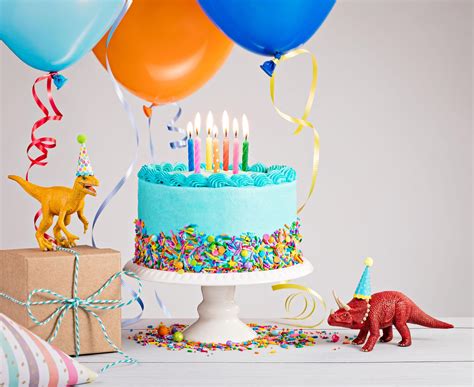 Le torte per bambini si possono bagnare con succhi di frutta in barattoli o sciroppi di frutta (sciroppi appositamente acquistati o quelli che rappresentano il liquido delle macedonie in scatola, delle pesche sciroppate o dell'ananas già affettata). Come fare una torta di compleanno per un bambino maschio ...
