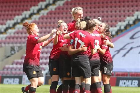 manchester united women wrap up league title victory by beating crystal palace manchester