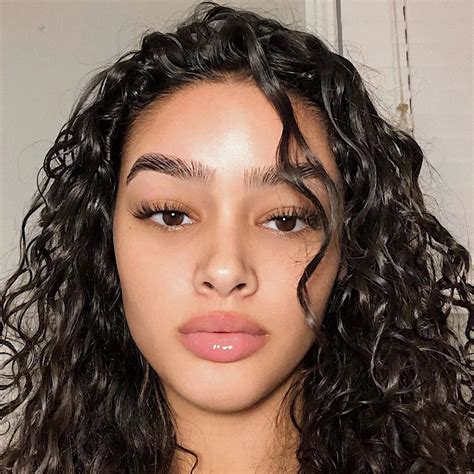 Lexcarringtonn On Instagram Some Curly Photos Light Skin Girls Brown Skin Girls Beauty
