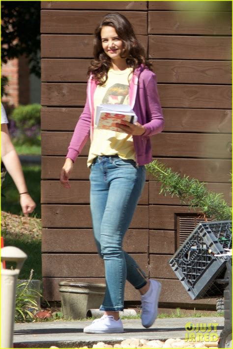 Katie Holmes Continues Filming For Her Comedy Coup D Etat Photo Katie Holmes
