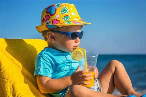 Ήλιος Τι προστασία χρειάζεται το παιδί σε κάθε ηλικία Healthview
