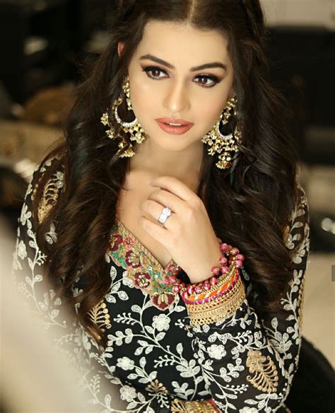 Pin By Ramesh Panwar On Celebrates Beautiful Hijab Beauty Girl Pakistani Bridal Dresses