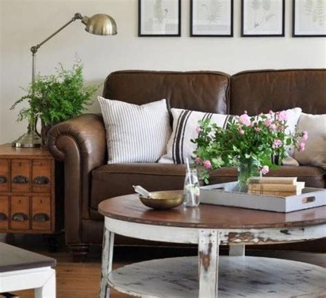 Nice 48 Lovely Farmhouse Living Room With Leather Sofa Ideas
