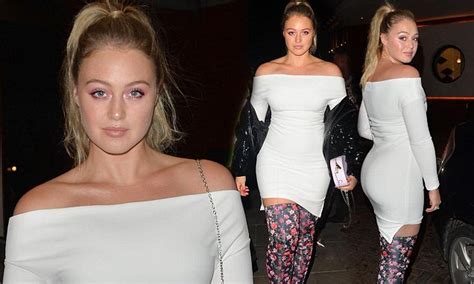 Iskra Lawrence Works Curves In Figure Hugging Dress At Lfw Daily Mail
