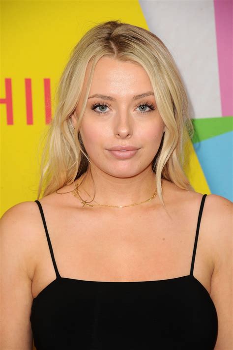 Corinna Kopf – 2017 Streamy Awards in Beverly Hills • CelebMafia