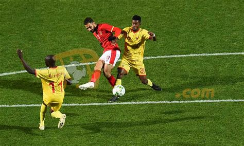 صعد الفريق الاول لكرة القدم بالنادى الاهلى، الى دور ربع نهائى دورى ابطال افريقيا، بعد ان حقق التعادل امام المريخ السودانى بهدفين، فى المباراة التى انتهت بينهما منذ قليل، ضمن منافسات الجولة الخامسة. FilGoal | ألبومات | توهج أحمر في أبرز صور الأهلي والمريخ ...