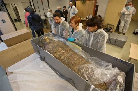 world s first pregnant egyptian mummy discovered