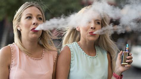 Long Term Study Finds E Cigarettes Linked To Lung Problems Iheart