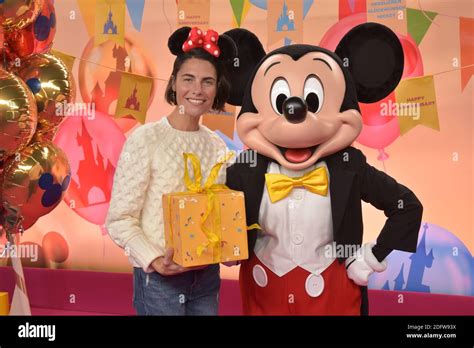 Alessandra Sublet Participe à Lévénement Joyeux Mickey à