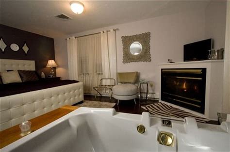 I love the idea of a jacuzzi tub, but worry about their reliability. Newport RI Hotels, Inns and Romantic B&Bs | Bedroom ...