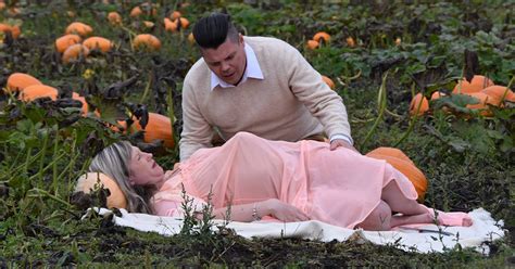 This Couple's Maternity Photo Shoot Is The Most Terrifying ...