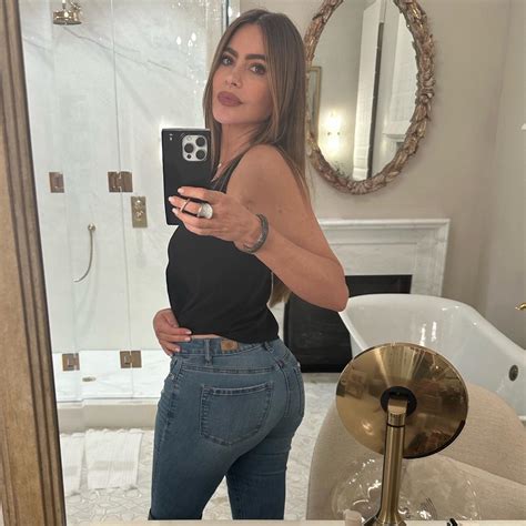 Sofia Vergara Puts Butt On Display In Tight Jeans For Steamy Bathroom Selfie As She Promotes Big