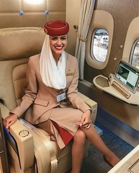 Stewardess Emirates Emiratescabincrew Emiratesairlines Emiratescrew Cabincrew Crew