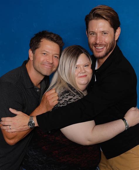 Amber Hugged By Jenmish 💕💜💙 On Twitter 😅😅😅 Jrqrdfrbt6