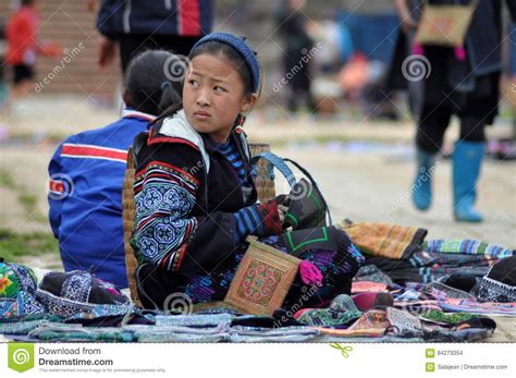 Hmong Woman Chinese Minority In Sapa, Vietnam Editorial Stock Image - Image of dress, hill: 84279354