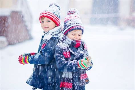 Lilbitty Imagini Cu Copii Care Se Joaca Iarna