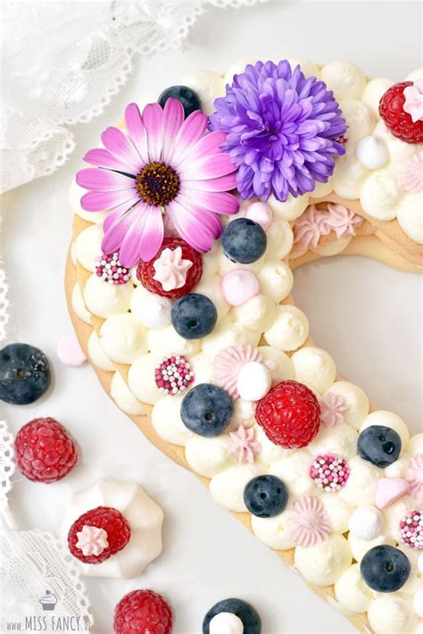 Check spelling or type a new query. Kuchentrend 2018 - Letter Cake in Herzform ...