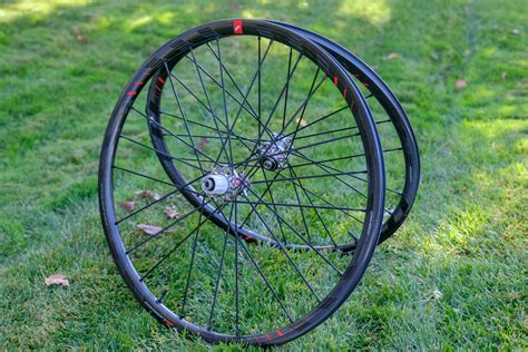 This aluminium wheelset begins from solid foundations that are brought up to date with the latest trends. First Look: Fulcrum Racing Zero Carbon Disc Brake Wheelset ...