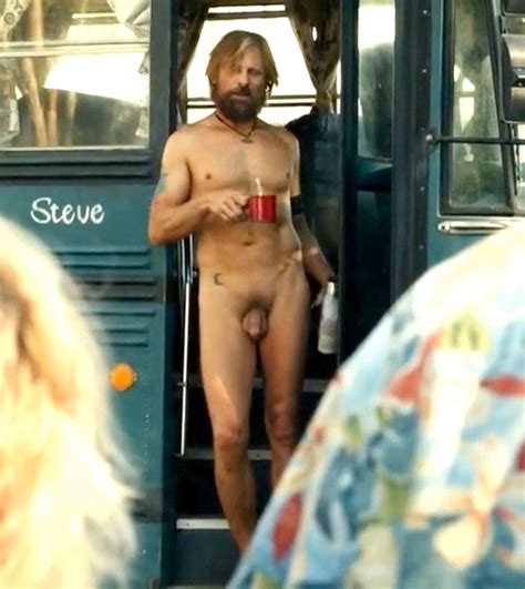 OMG He S Naked Viggo Mortensen Goes Full Frontal In Captain Fantastic Omg Blog The