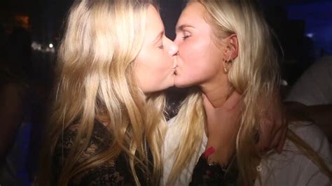 Girls Kissing Playing Hotgirlmakeout Wondergirlx Nude Leaks