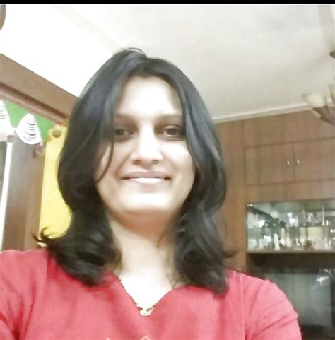 Sexy Indian Wife Sonam Selfied Photo 1 12 109201134213