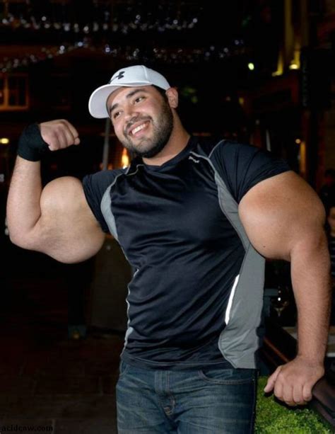 Moustafa Ismail A Man With The Worlds Largest Biceps 12 Pics