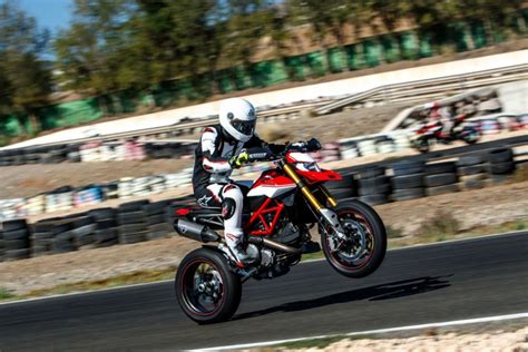 Ducati hypermotard 939 price ranges from rs. Zdjęcia: ducati hypermotard 950 wheelie - Nowy Hypermotard ...