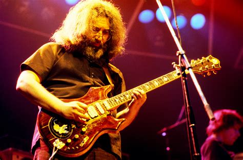 Проверьте 'captain bob' перевод на испанский. Jerry Garcia's Famed 'Tiger' Guitar to Return to Stage ...