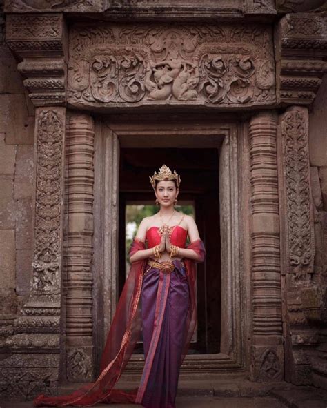 Trang phục biểu diễn tn. Vẻ đẹp "thần thánh" của các mỹ nhân hàng đầu Thái Lan ...