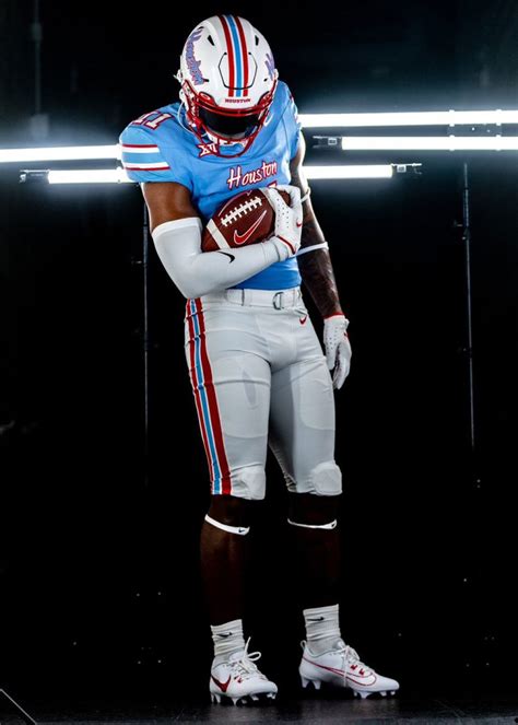 Houston Cougars To Wear Oilers Inspired Alternate Uniforms Celebrity