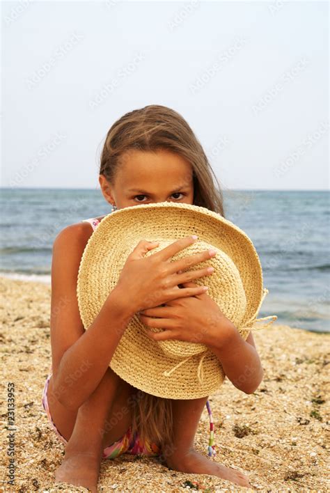 Preteen Girl On Sea Beach Foto De Stock Adobe Stock