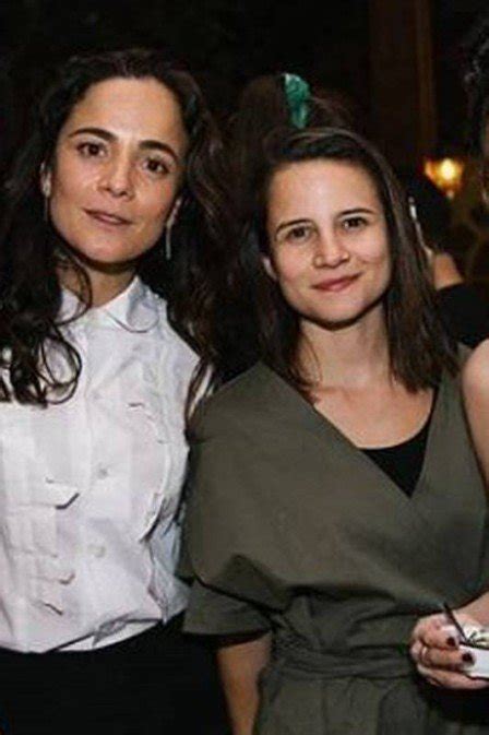 Alice braga moraes born april 15, 1983 is a brazilian actress. Alice Braga fala sobre a quarentena com a namorada, Bianca ...